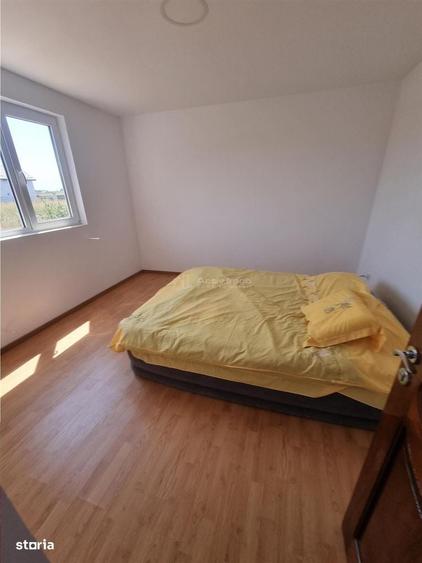 Casă cu 4 camere decomandat în Nanov