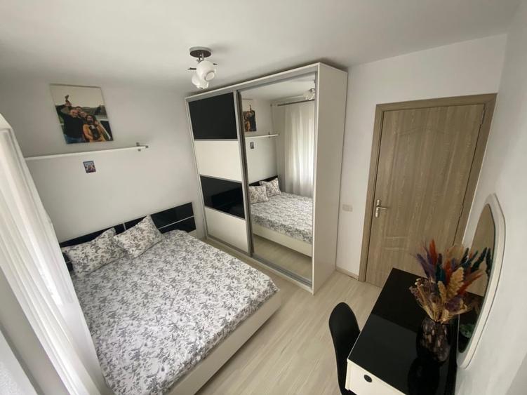 Apartament cu 3 camere decomandat, mobilat în Poarta 6