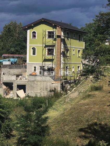 Casă individuală cu 5 camere cu Canalizare în Hunedoara