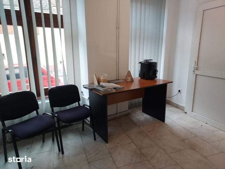 Casă cu 6 camere cu Teren 277 Mp în Central