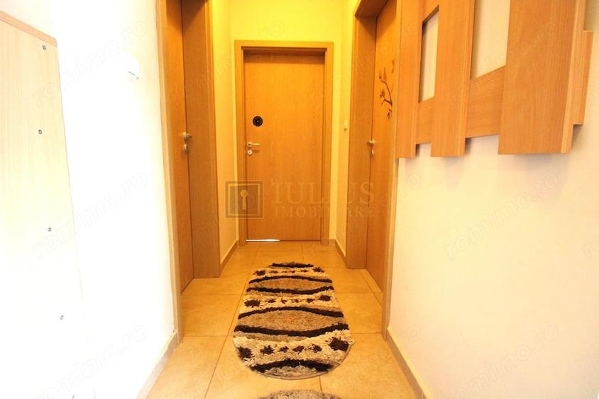 Apartament cu 3 camere decomandat în Girocului