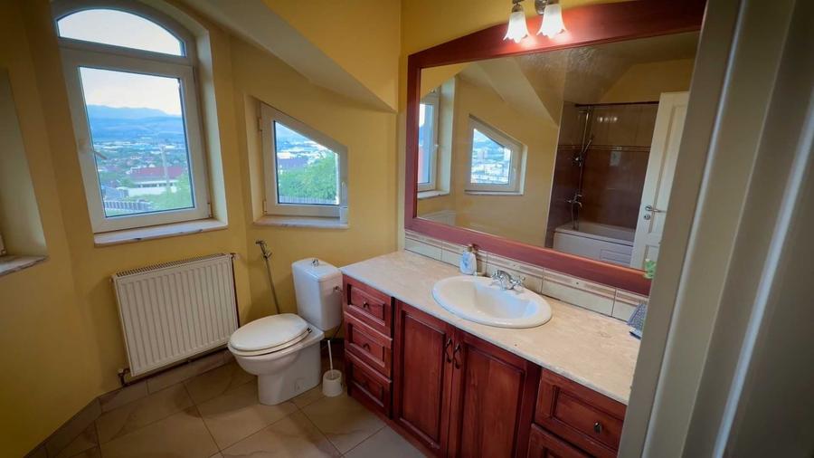 Casă cu 3 camere în Zăvoi