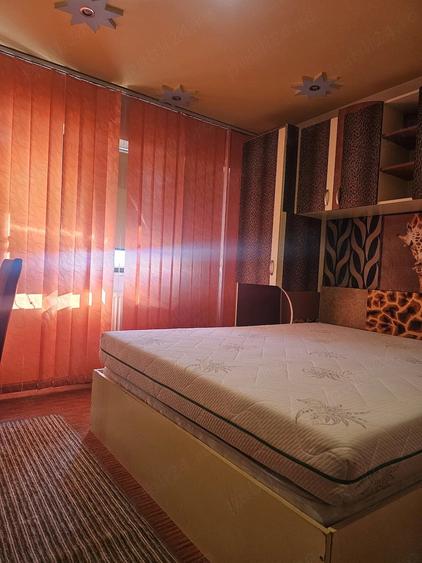 Apartament cu 3 camere decomandat în Exterior Vest