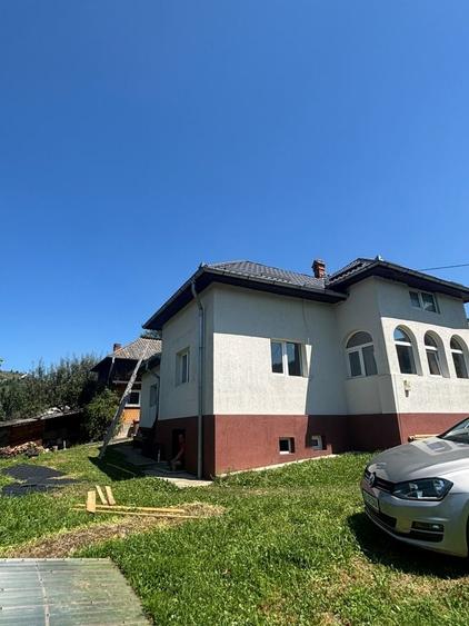 Casă cu 4 camere în Rucăr