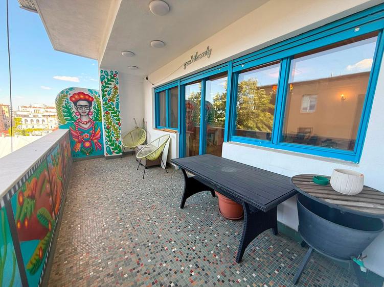 Apartament cu 4 camere în P-ța Universității