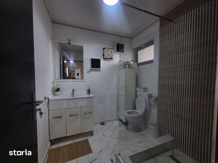Casă cu 5 camere cu Teren 1800 Mp în Dănești