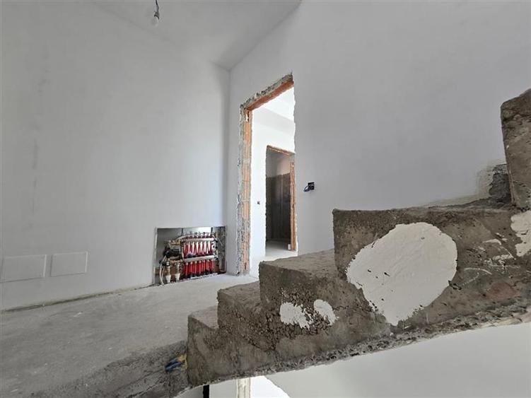 Duplex cu 5 camere cu Canalizare în Bucureștii Noi