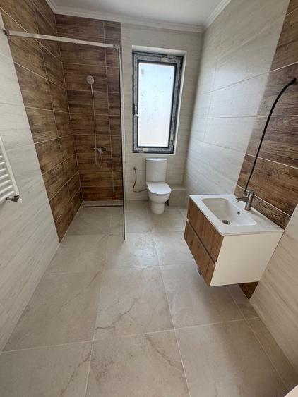 Casă individuală cu 6 camere cu Canalizare în Central
