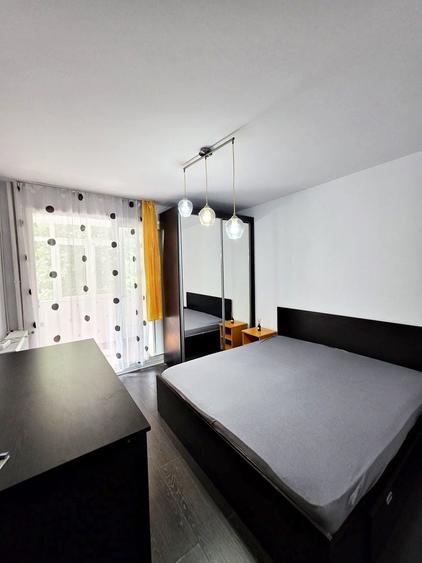 Apartament cu 2 camere semidecomandat, mobilat în Titan