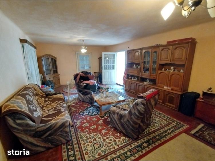 Casă cu 8 camere cu Teren 3800 Mp în Central