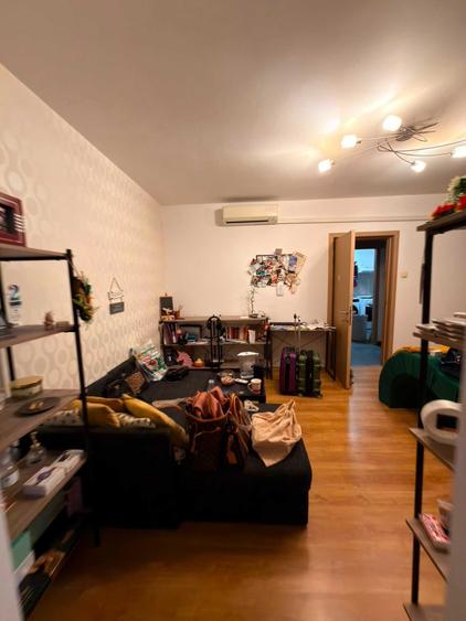 Apartament cu 2 camere semidecomandat în 1 Mai