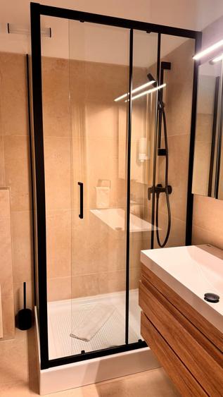 Casă individuală cu 6 camere cu Canalizare în Central