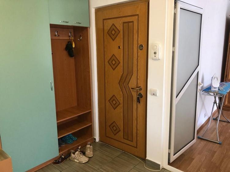 Apartament cu 2 camere decomandat în Micro 6