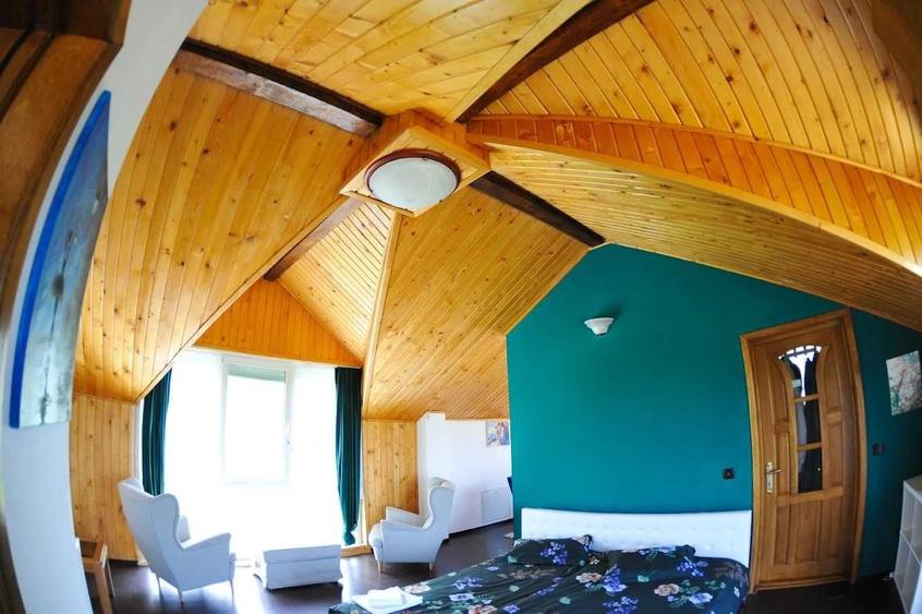 Casă cu 4 camere cu Teren 1650 Mp în Central