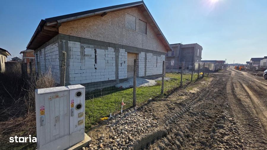 Casă cu 4 camere cu Teren 400 Mp în Câmpineanca