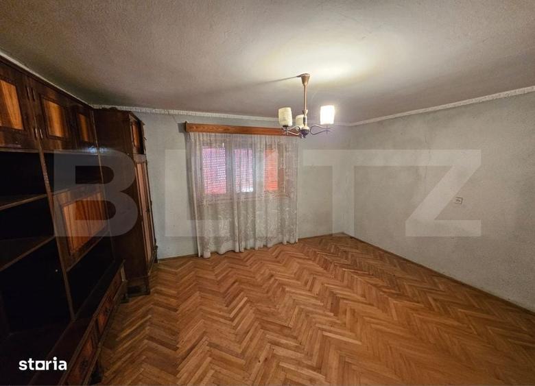 Casă cu 4 camere în Suseni