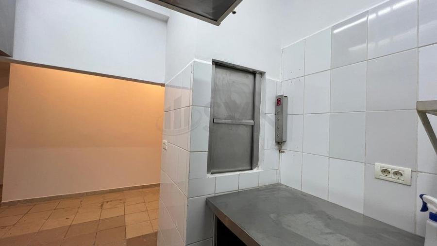 Casă individuală cu 10 camere cu Canalizare în Banu Manta