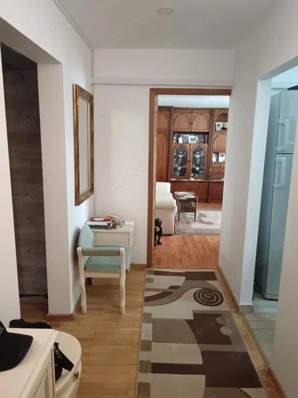 Apartament cu 3 camere decomandat în Odobescu