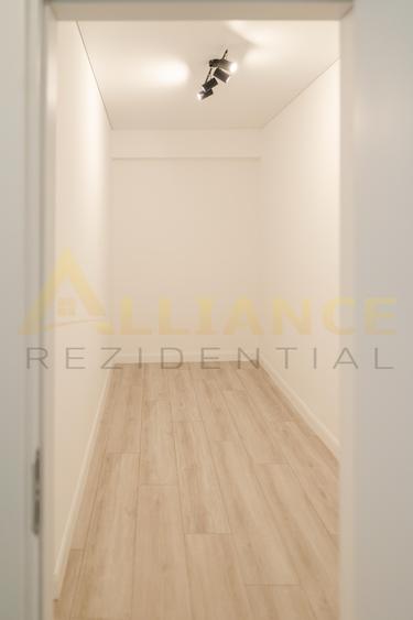 Penthouse cu 3 camere decomandat în Apărătorii Patriei