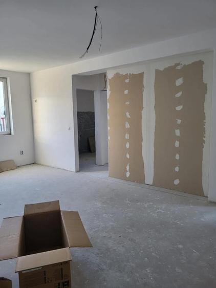 Apartament cu 3 camere semidecomandat în Apahida