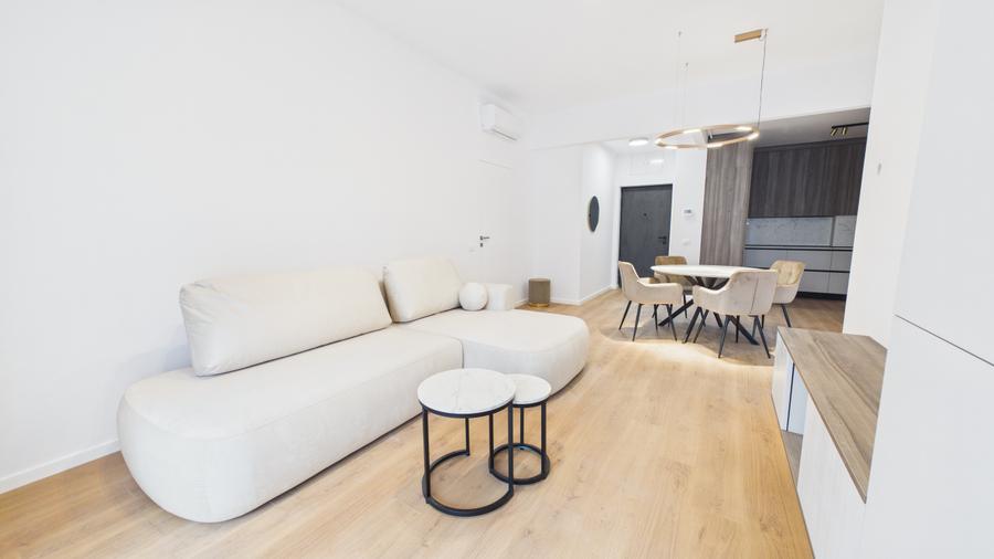 Apartament cu 3 camere semidecomandat în Grivița