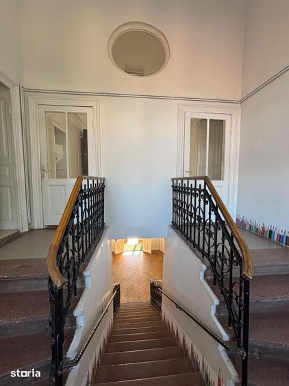 Casă cu 9 camere decomandat cu Teren 1470 Mp în Central