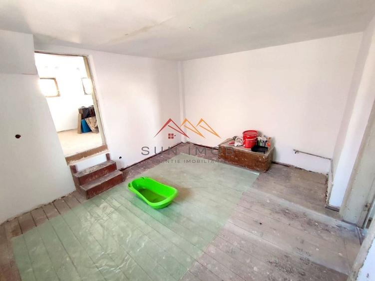 Casă individuală cu 10 camere cu Canalizare în Ultracentral