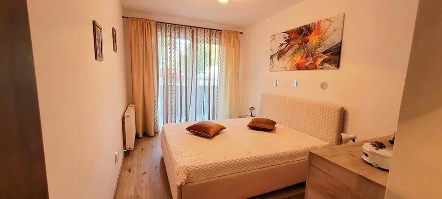 Inchiriez apartament 3 camere situat central - 1