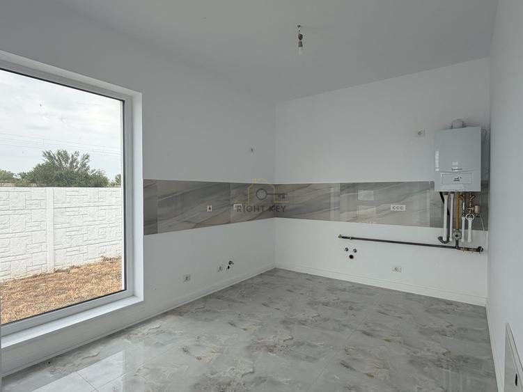 Casă individuală cu 4 camere cu Teren 450 Mp în Domnești