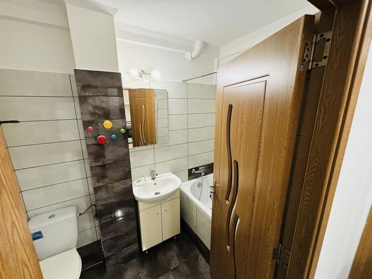 Apartament cu 2 camere decomandat în Medicină