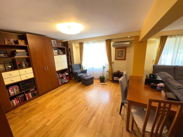 Apartament cu 4 camere semidecomandat, mobilat în Aviației