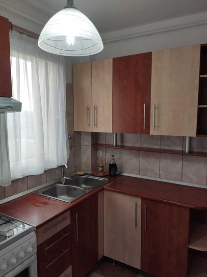 Apartament cu 3 camere semidecomandat în Casele Micești