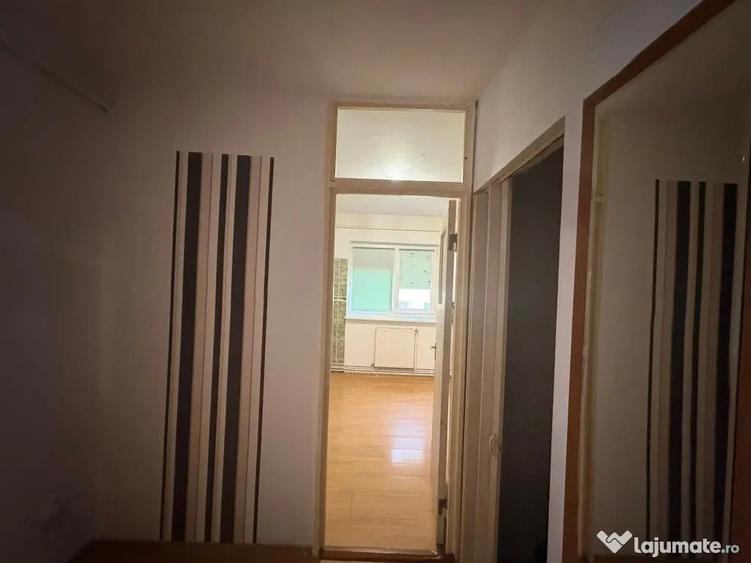 Apartament cu 2 camere decomandat în Triaj