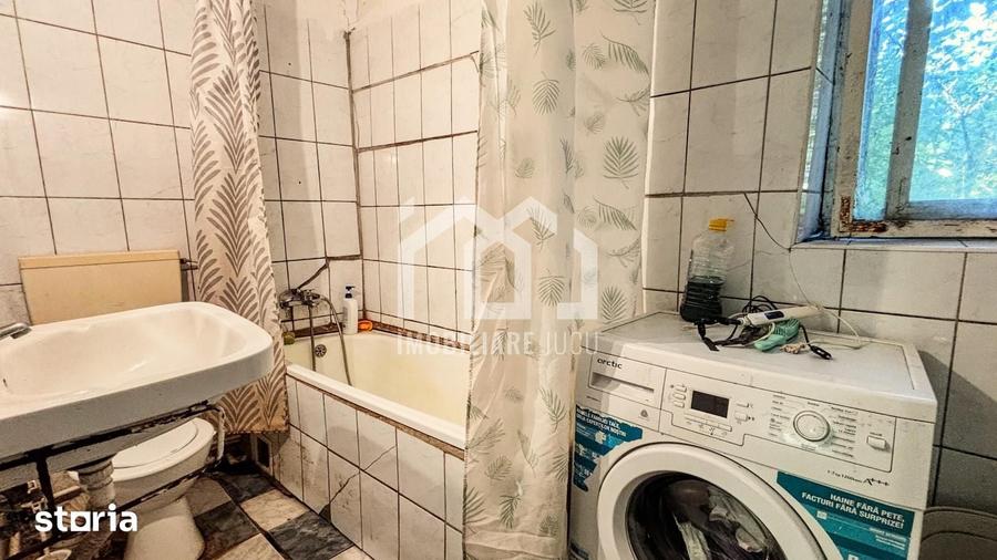 Casă cu 2 camere cu Teren 1200 Mp în Jucu