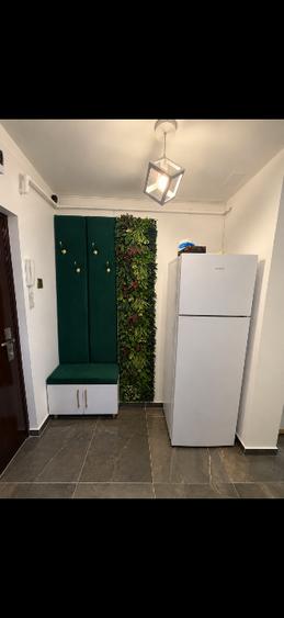 Apartament cu 2 camere semidecomandat, mobilat în Berceni