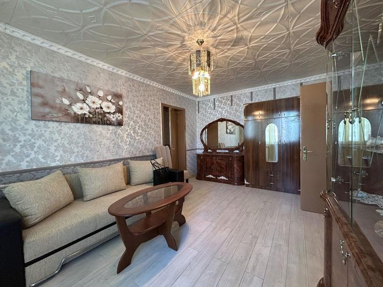 Apartament cu 3 camere decomandat, mobilat în Central