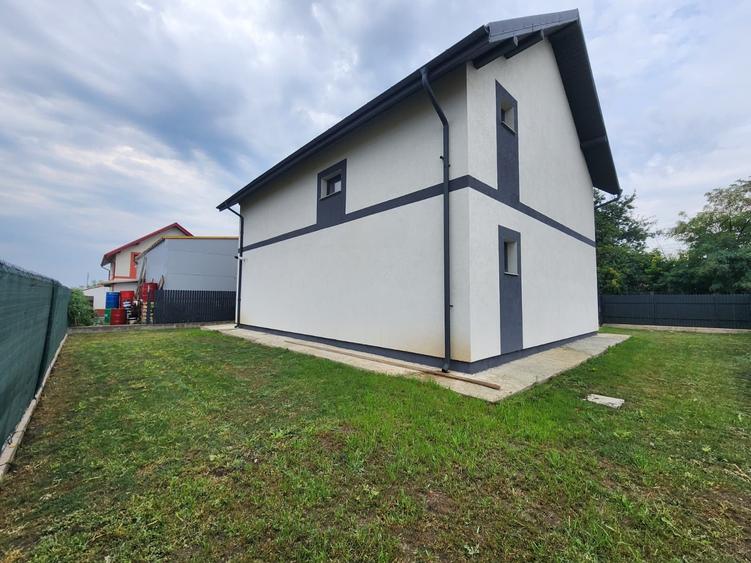 Casă individuală cu 5 camere cu Canalizare în Miroslava