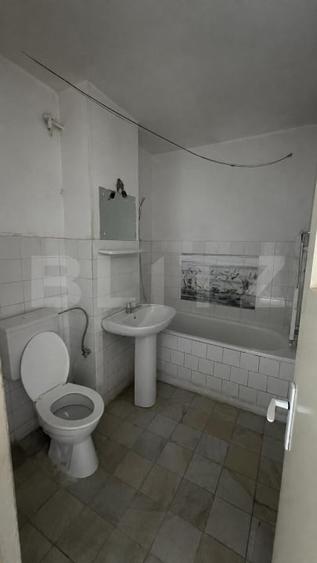 Apartament cu 3 camere decomandat în Liliacului