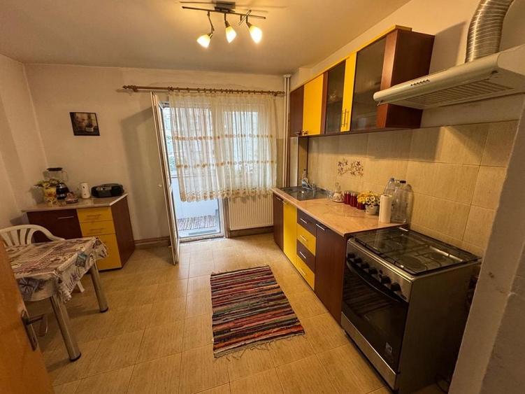 Apartament cu 3 camere decomandat în Ultracentral