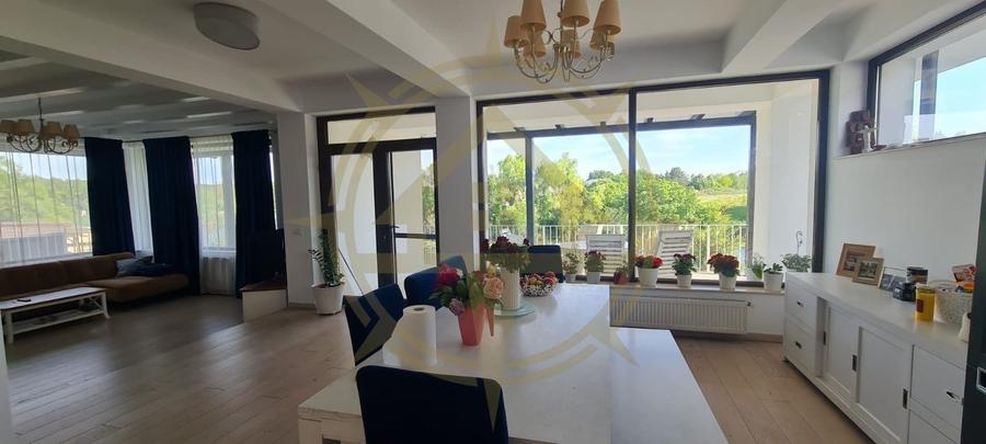 Casă cu 10 camere cu Piscina în Snagov