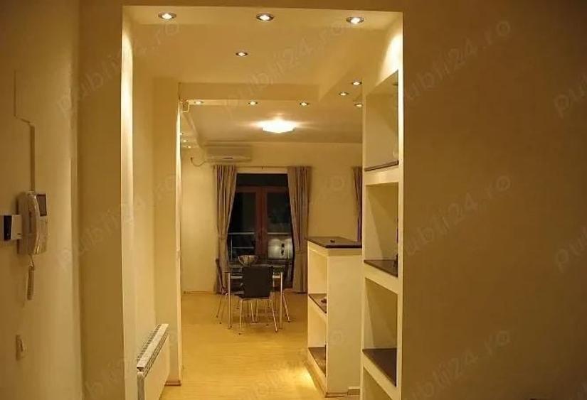 Apartament cu 2 camere nedecomandat, mobilat în Polonă