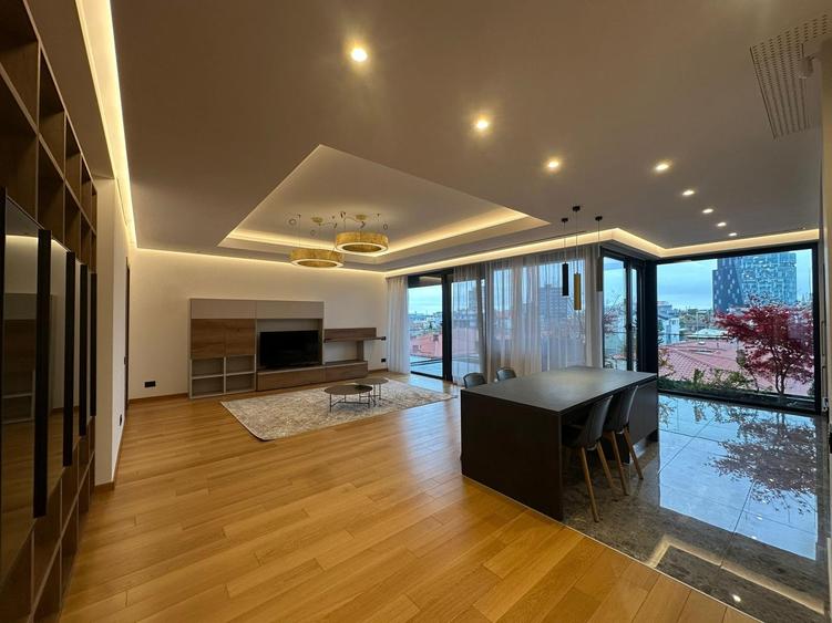 Apartament cu 4 camere decomandat, mobilat în Primăverii