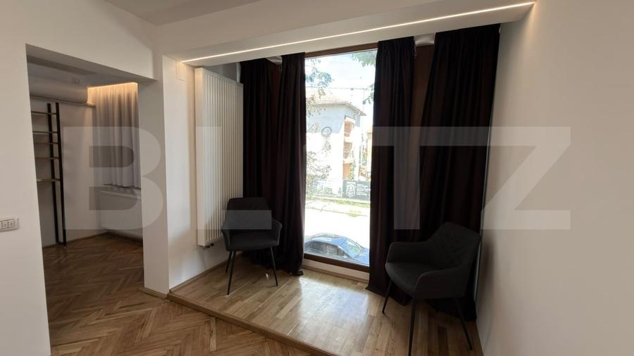 Apartament cu 4 camere decomandat, mobilat în Central