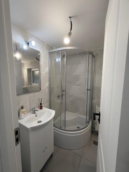 Apartament cu 3 camere decomandat în Cioplea