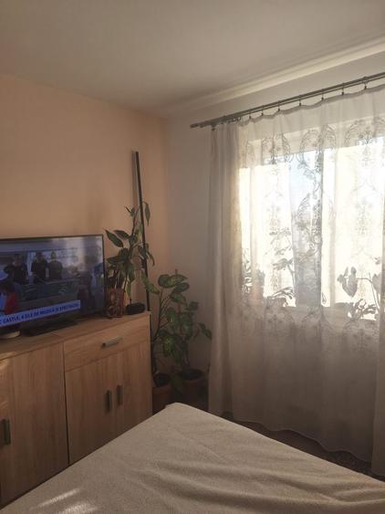 Apartament cu 3 camere semidecomandat, mobilat în Săsar