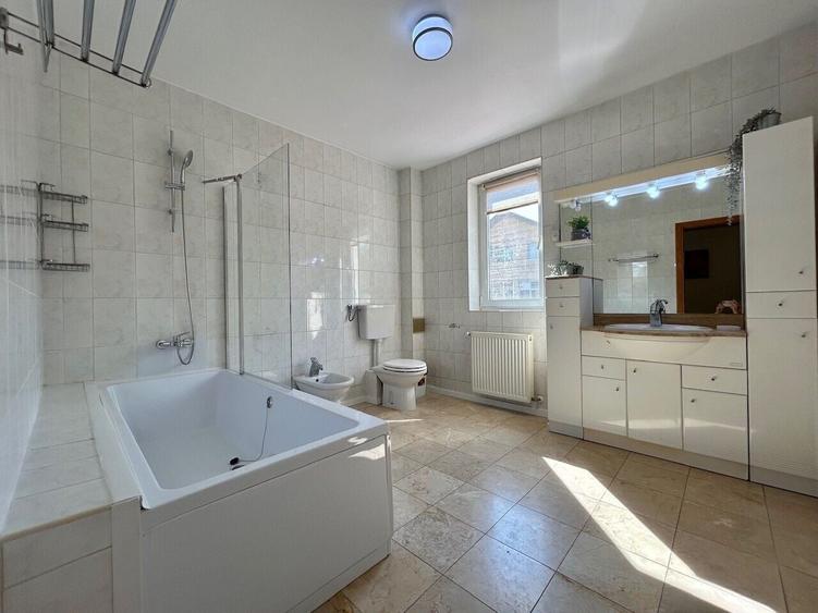 Duplex cu 5 camere cu Canalizare în Iancu Nicolae