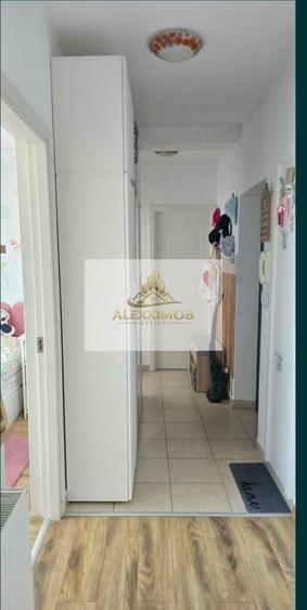 Apartament cu 3 camere decomandat, mobilat în Brâncoveanu