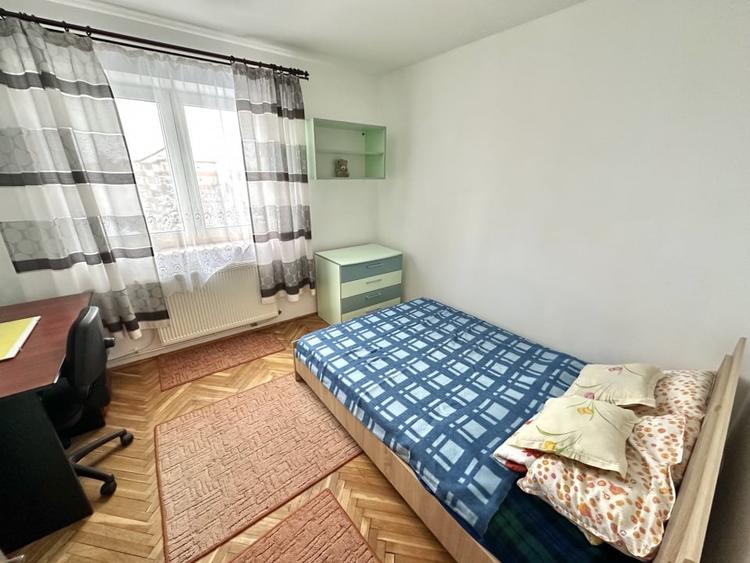 Apartament cu 3 camere decomandat, mobilat în Cetate
