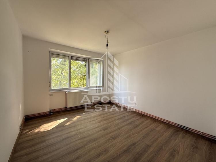 Apartament cu 3 camere semidecomandat în Take Ionescu