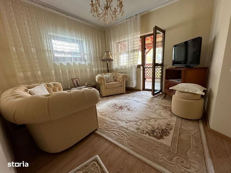 Casă cu 4 camere în Roșu